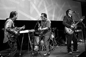 LOS TRES